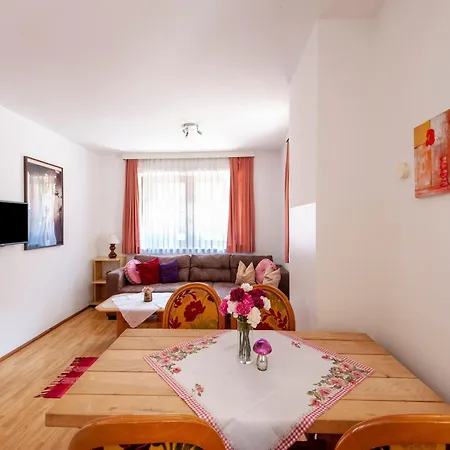 Comfortable Apartment In Mayrhofen With Garden Exterior foto