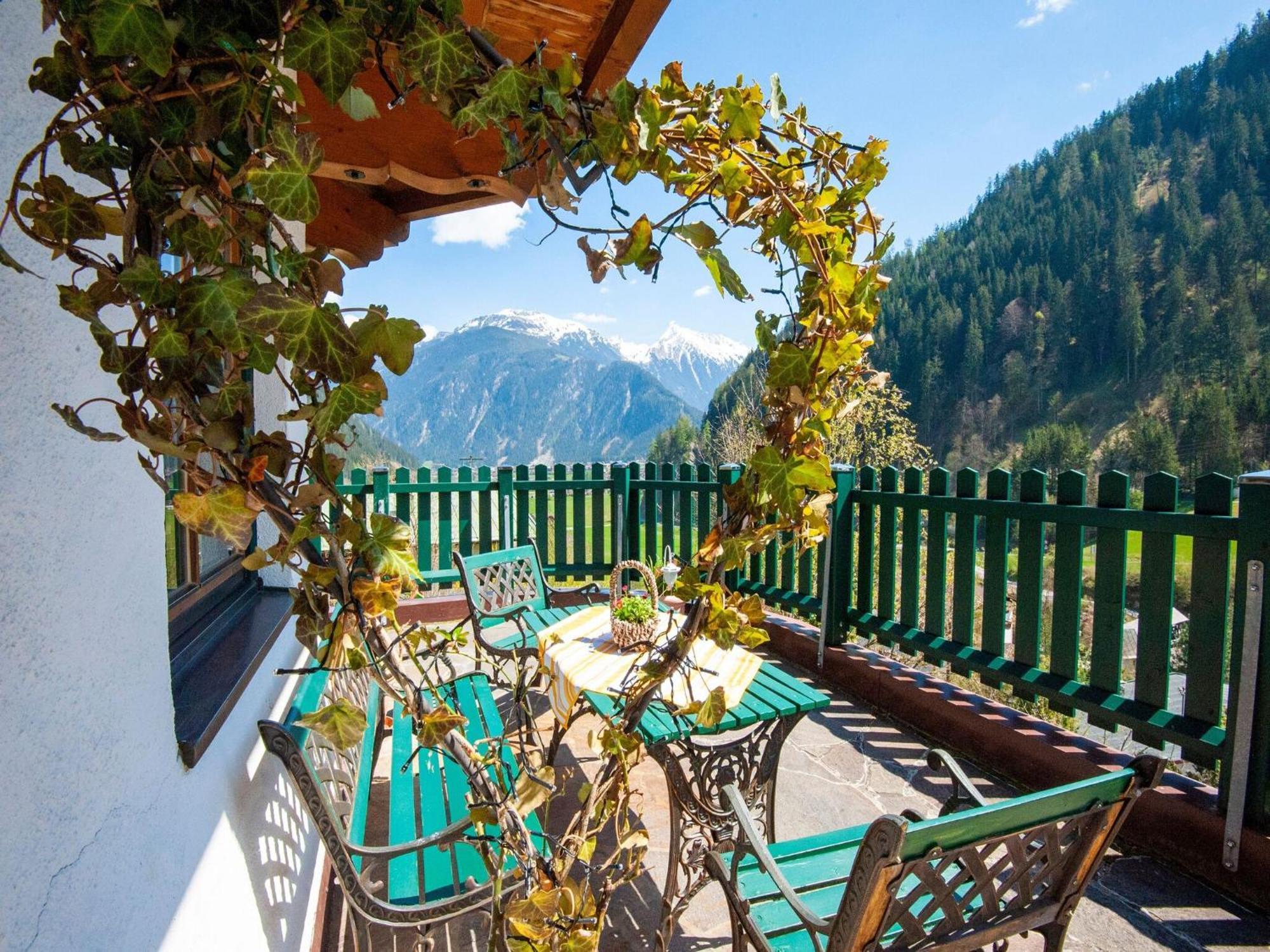 Comfortable In With Garden Apartment