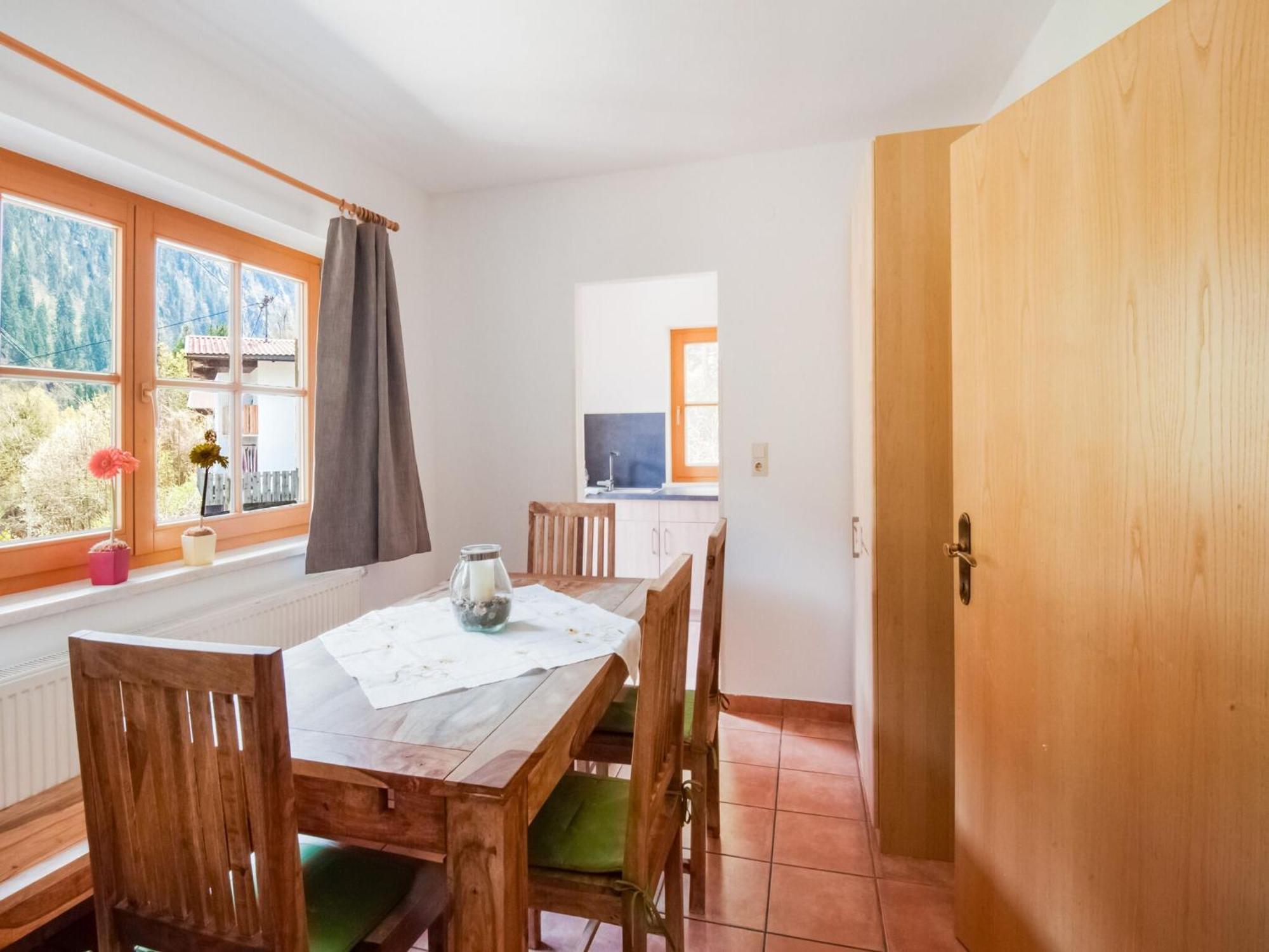 Comfortable In With Garden Apartment *