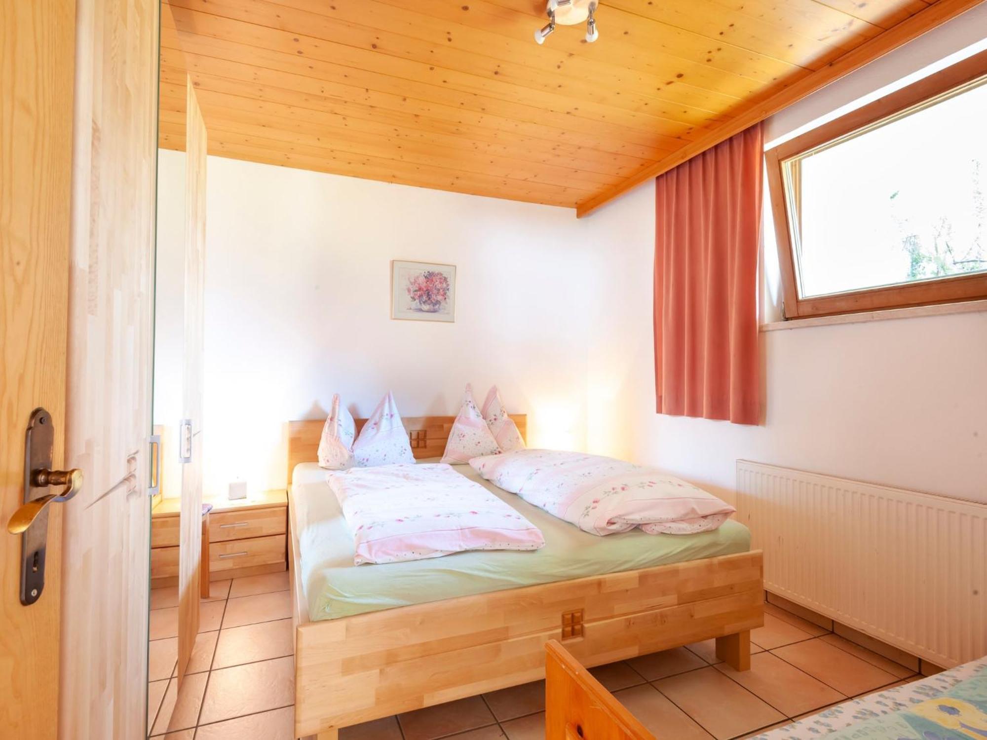 Comfortable In With Garden Apartment